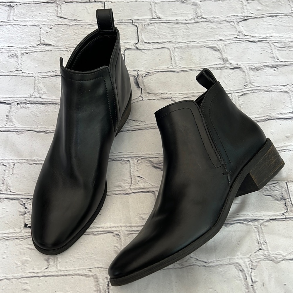 Dolce Vita black leather ankle boots